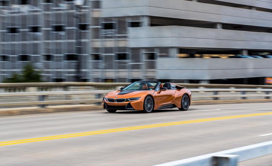  BMW i8 Roadster (I15) 2018 года  (NA) (фото 12 из 17)